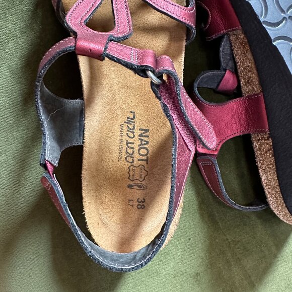 Naot LIKE NEW Rachel Shimmery Red Sandals Size 38 - Picture 7 of 9